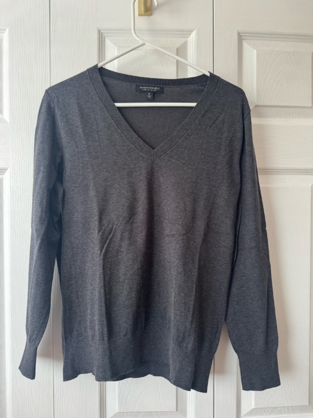 Banana Republic V-Neck Sweater Small - Charcoal Grey